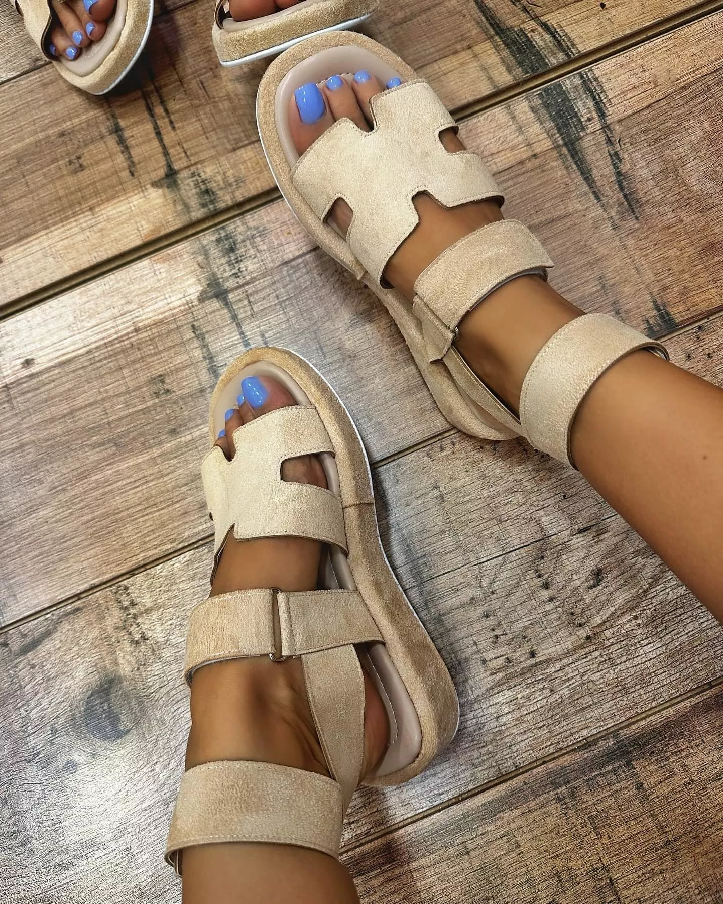 Women sandals E415 - BEIGE
